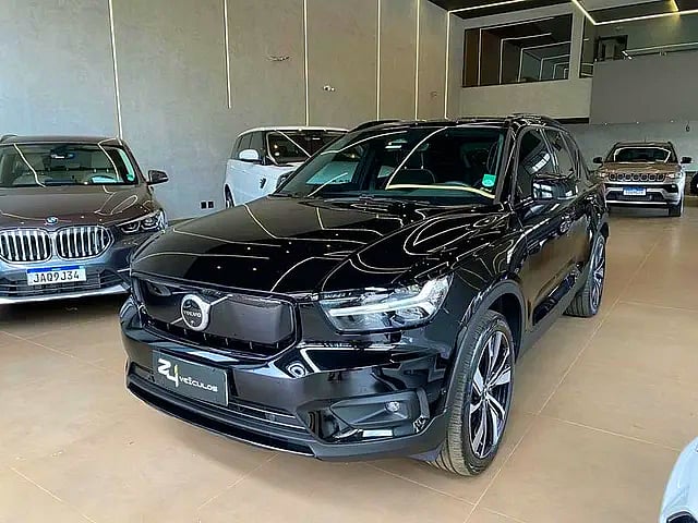 Foto de um volvo xc40 recharge pe 2022.