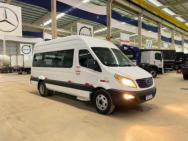 Foto de um jac j3 van elétrica  21/21 iev750v- 14 lugares.