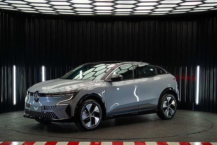 Foto de um renault megane e-tech (elétrico).