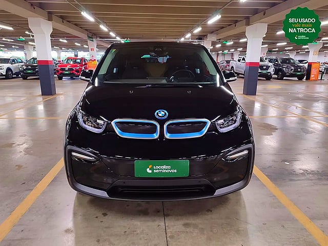 Foto de um bmw i3 2022 elétrico edrive bev full automático.