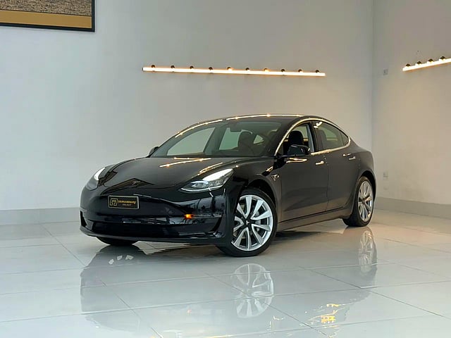 Foto de um tesla model 3 ano 2019 8.878 km.