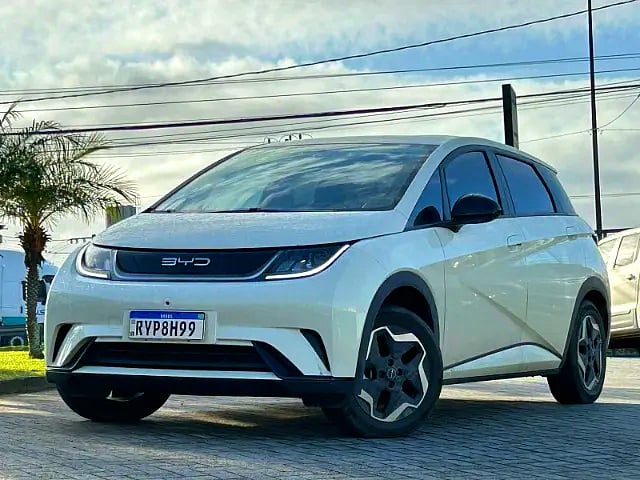 Foto de um byd dolphin ev (elétrico) 2024.