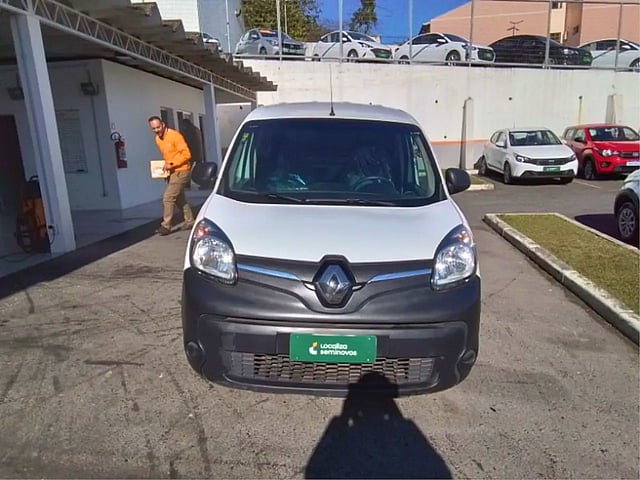 Foto de um renault kangoo 2022 33 kw z.e. maxi elétrico.