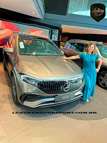 Foto de um mercedes-benz eqa 250 100% elétrica pronta entrega.