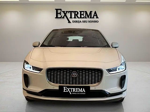 Foto de um jaguar i-pace 90 kw ev400 se awd elétrico.