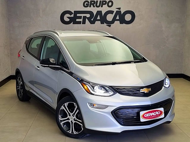 Foto de um chevrolet bolt premier ev.