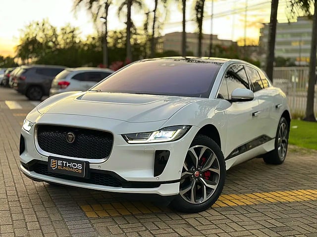 Foto de um jaguar i-pace 2020 90 kw ev400 se awd elétrico.