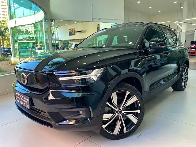 Foto de um volvo c40 p8 recharger bev pure awd 2022- abaixo da tabela - audi center vale.