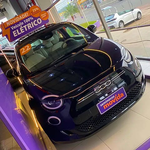 Foto de um fiat 500e ícon | 2022 | 100% elétrico.