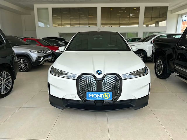 Foto de um bmw ix xdrive 40 ano 2024. montk veículos anuncia!!!.