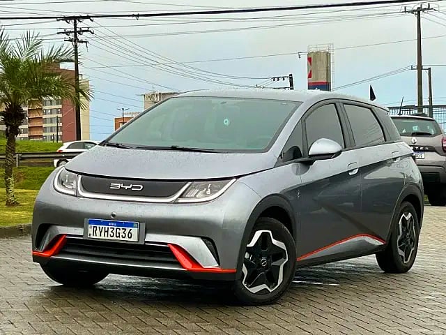 Foto de um byd dolphin ev elétrico 2024.