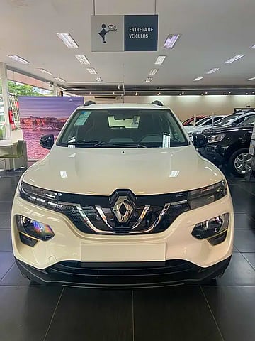 Foto de um renault kwid e-tech 100% elétrico.