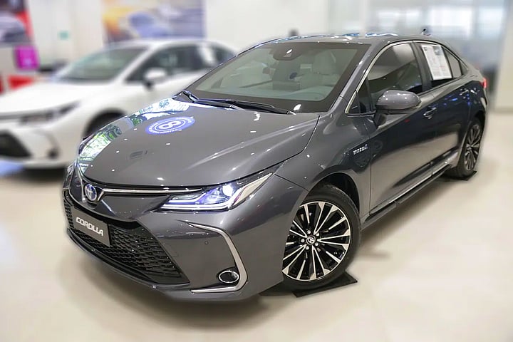 Foto de um toyota corolla altis hybrid premium 1.8 flex.