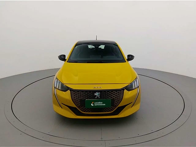 Foto de um peugeot 208 2022 elétrico e-gt automático.