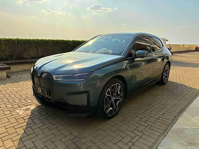 Foto de um bmw ix 2022 elétrico xdrive40.