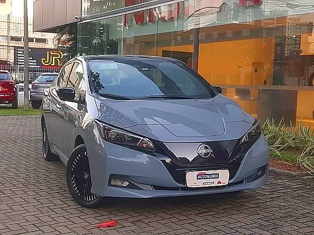 Foto de um nissan leaf b12p 40 elétrico 2023.