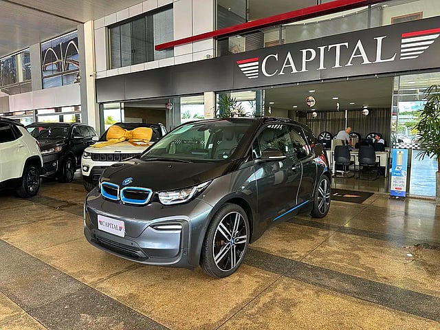 Foto de um bmw i3 elétrico edrive bev full automático cinza 2022/2022.