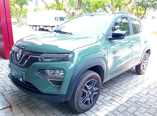 Foto de um renault kwid intense eletrico  2024 - oportunidade! carro com apenas 16 mil km rodados.