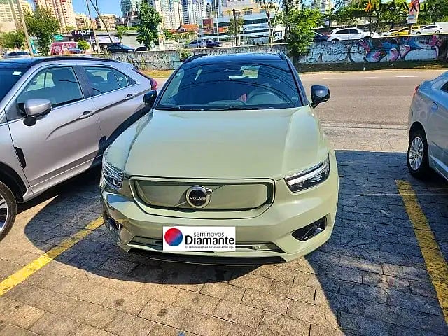 Foto de um volvo xc40 p8 recharge electric bev pure awd 2022 **16.000km rodados!!**.