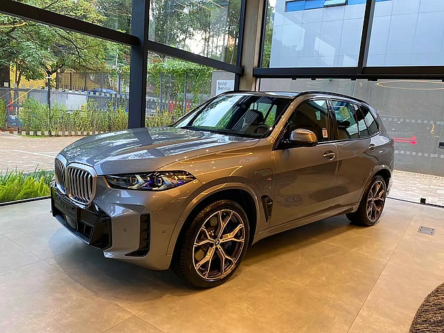 Foto de um bmw x5 xdrive50e m sport 3.0 turbo (aut.) (híb.).