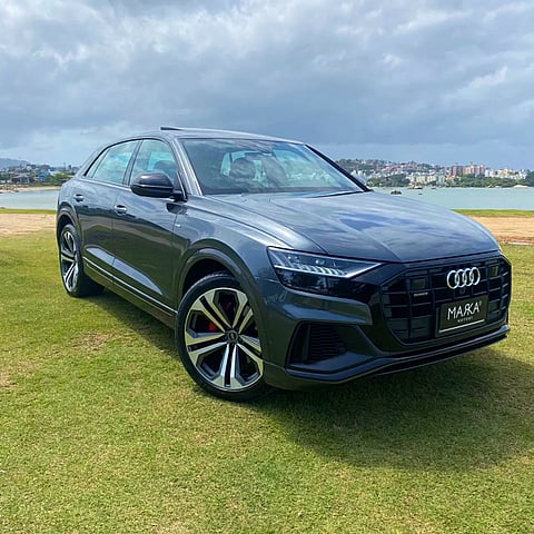 Foto de um audi q8 3.0 24v.