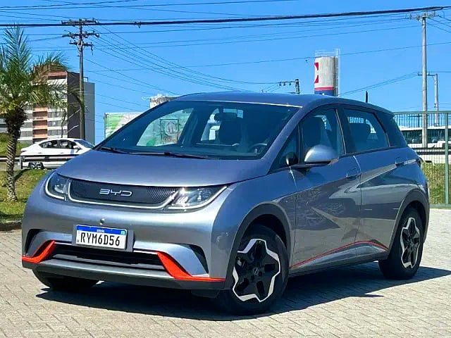 Foto de um byd dolphin ev elétrico 2024.