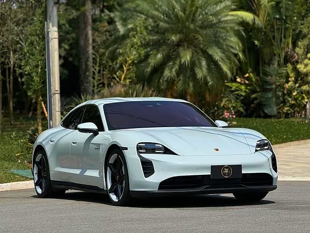 Foto de um porsche taycan 4s 2021.