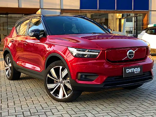 Foto de um volvo xc40 p8 recharge pure eletric 2021.