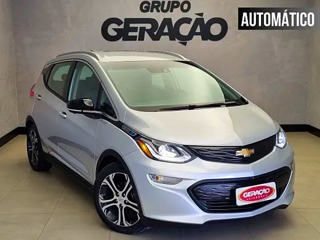 Foto de um chevrolet bolt volt premier eletrico abaixo da fipe.