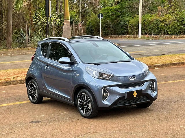 Foto de um chery icar caoa   eq1 tech (elétrico) 2023.