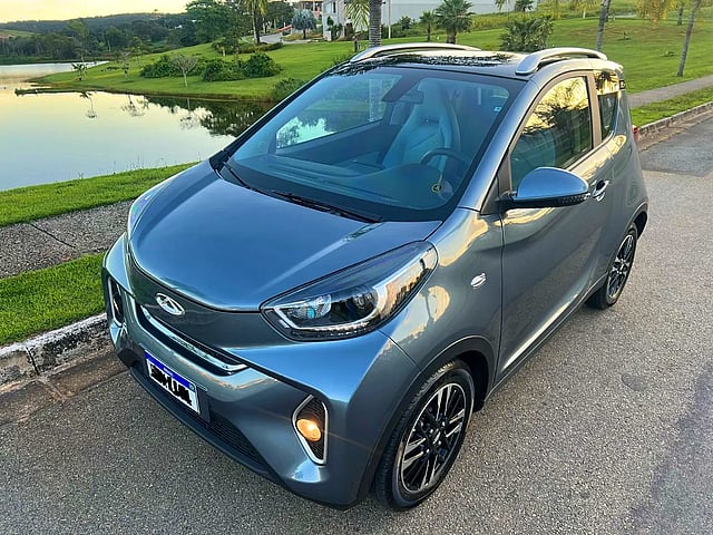 Foto de um chery icar caoa   eq1 tech 100%  elétrico.