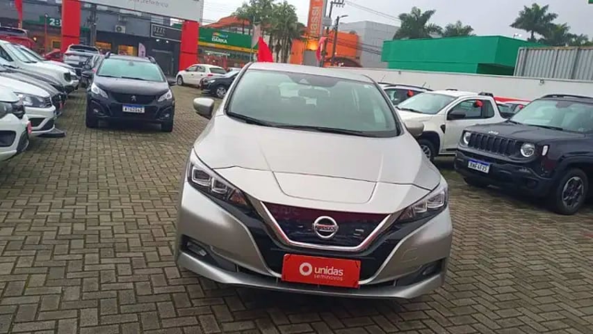 Foto de um nissan leaf elétrico 1.0 4p 2020.