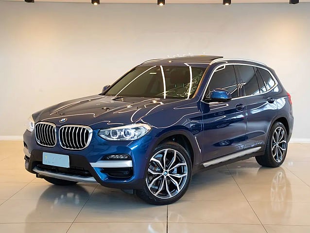 Foto de um bmw x3 xdrive 30e x-line turbo aut. (híb.) (híb.).