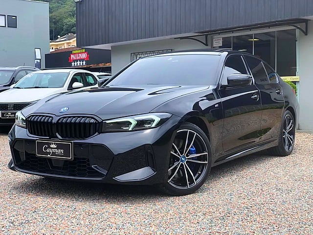 Foto de um bmw 330e m sport 2.0 16v.