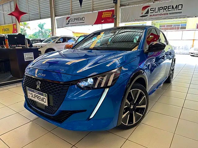 Foto de um peugeot e-208 208 e-gt 100% elétrico garantia até 2030.