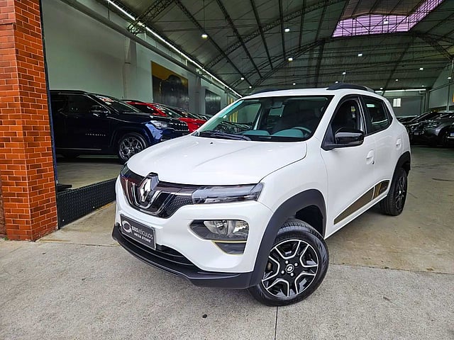 Foto de um renault kwid 2023 27 kw e-tech elétrico.