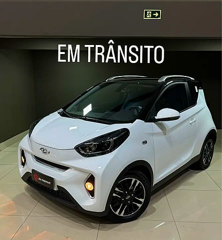 Foto de um chery icar eq1 tech elétrico.