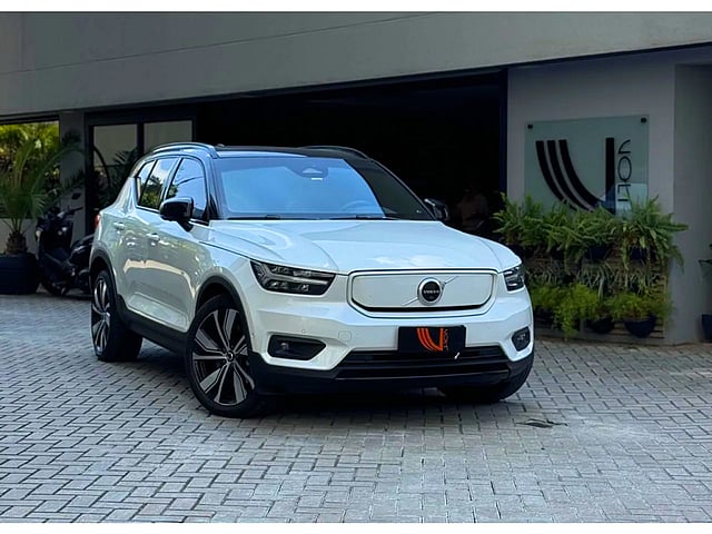 Foto de um volvo xc40 2022 p8 recharge electric bev pure awd.