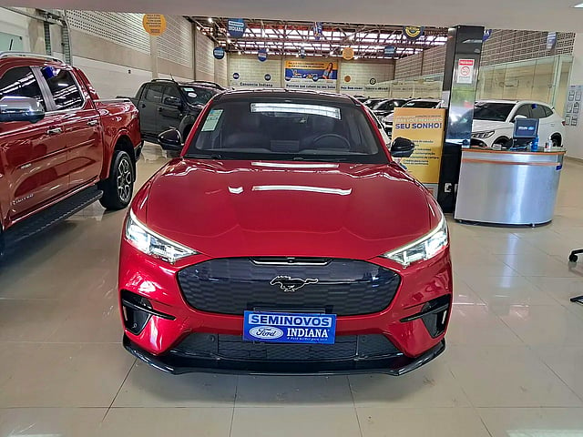 Foto de um ford mustang test drive mach-e gt eletico.