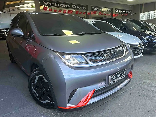 Foto de um byd dolphin 2024 44,9 kw elétrico.