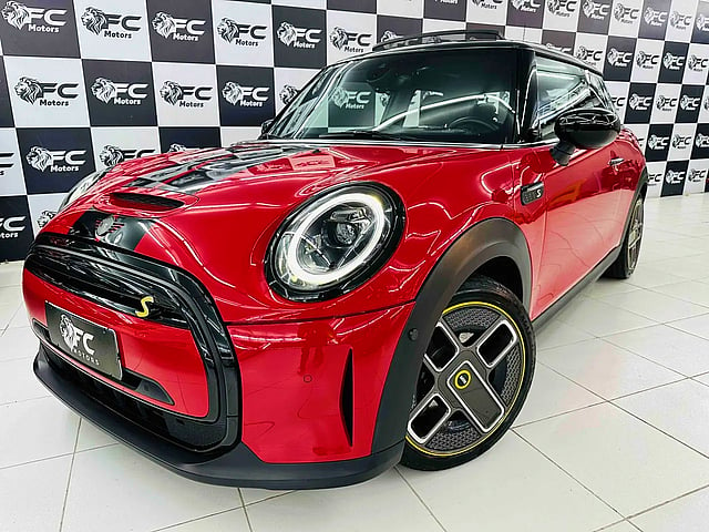 Foto de um mini cooper se top 2p elétrico 2022 , apenas 8000 km garantia de fabrica , extra ..