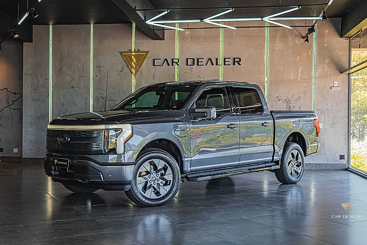 Foto de um ford f-150 /  lightn lari cinza 2022/2023.