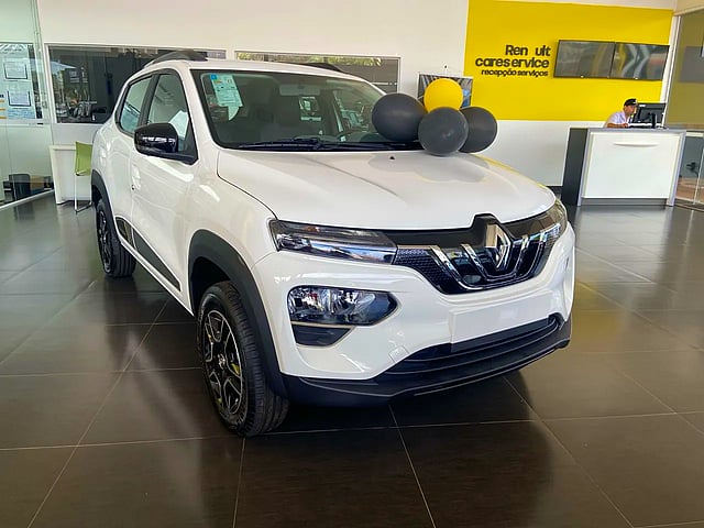 Foto de um renault kwid e-tech 100% elétrico.