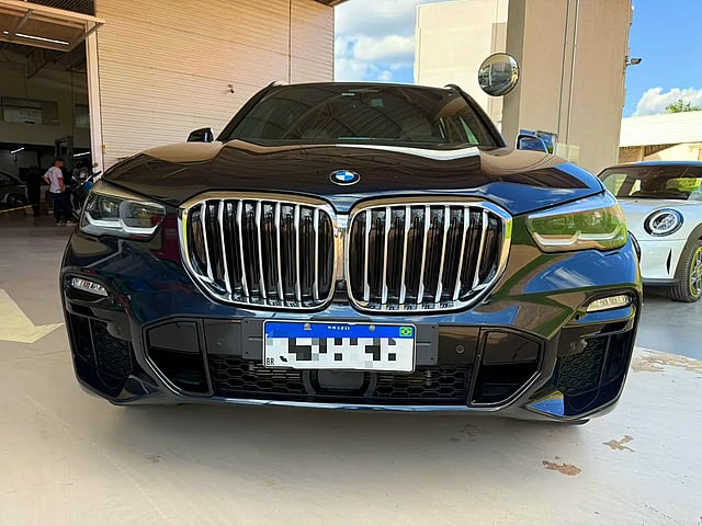 Foto de um bmw x5 xdrive45e m sport 3.0 híbrido (aut).