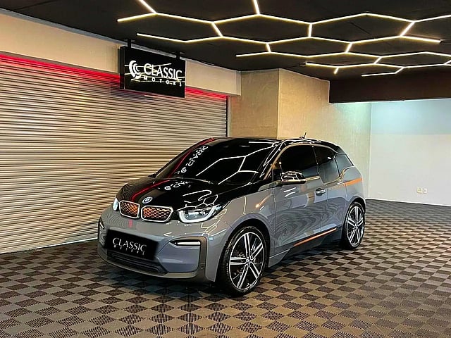 Foto de um bmw i3 elétrico edrive unique forever automático.