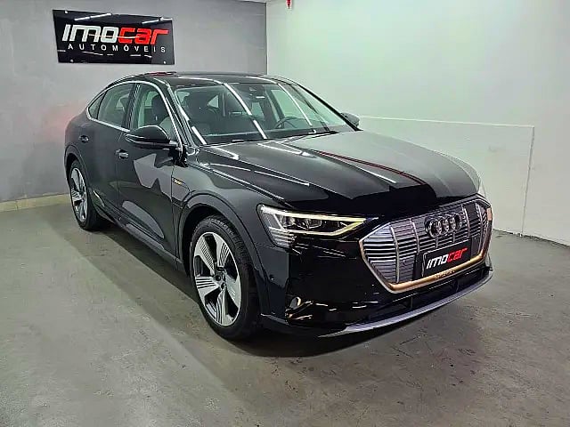 Foto de um audi e-tron performance 2022.