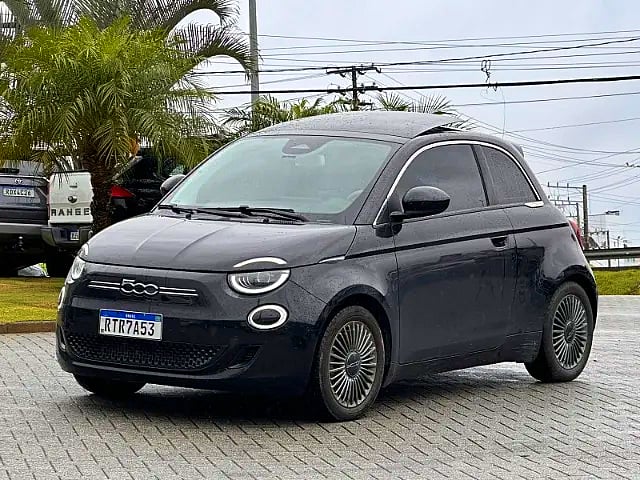 Foto de um fiat 500e icon elétrico 2022.