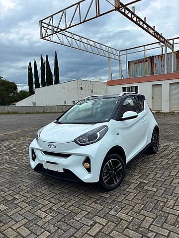 Foto de um chery icar caoa   2023 elétrico.