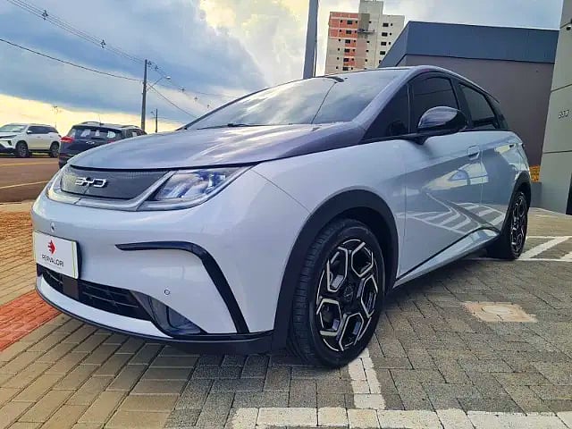 Foto de um byd dolphin plus 2025 com apenas 6.000 km.