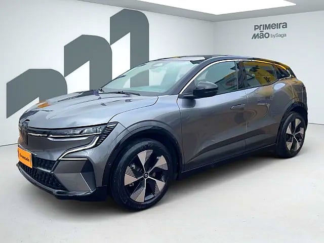 Foto de um renault megane e-tech ev60.